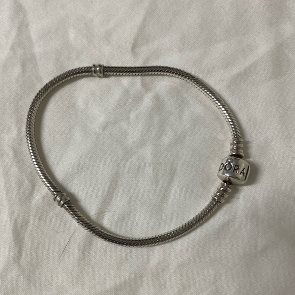 Beautiful Like New Authentic Pandora Sterling Silver Pre Owned Bracelet - Picture 3 of 5
